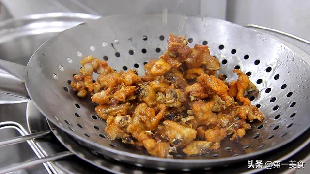 辣子鸡经典做法，厨师长分享腌制配方，教你把控火候，越吃越有味