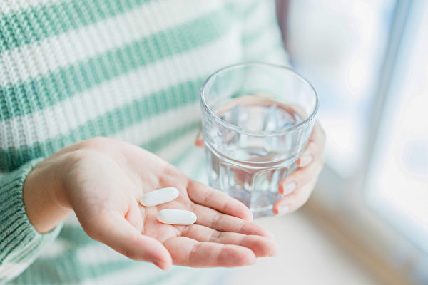 吃药卡喉咙怎么办？(Shutterstock)